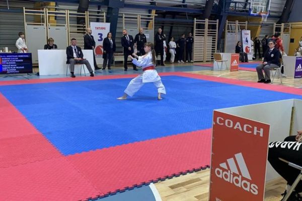 karate-klub-radece-115D12DDD4-1D5A-2A8D-8E60-D28B08B00871.jpg