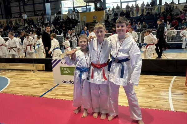 karate-klub-radece-2C4F5D8CF-544A-A9C7-8EC4-0367D1A966DC.jpg