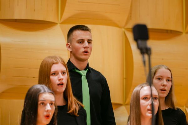 mesani-pevski-zbor-gimnazija-brezice-600E07C8D-C1FF-0323-3ECB-48F74F75CC4F.jpg