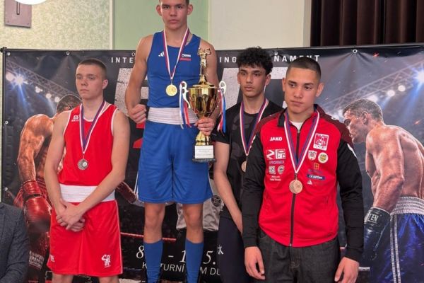 fight-club-shony-1010DD7A50-59F9-C791-96FB-82A92A1B466F.jpg
