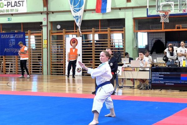 radeski-karateisti-11E28C1B00-4F60-DD17-7FF3-750709818A7A.jpg