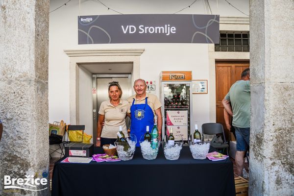 kruh-vino-brezice-21F99795D-489C-832B-5A95-7042D1A8833A.jpg