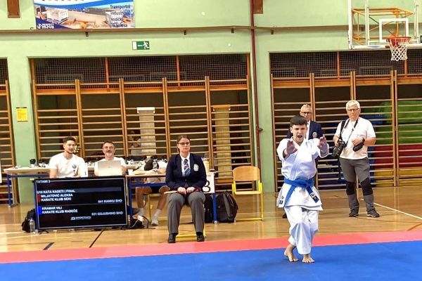 radeski-karateisti-12EF9A366D-3D22-8B9C-78C3-E2615449B9FB.jpg