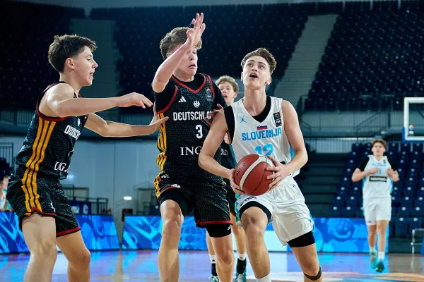 kzs-u16-2026-248681EE9-314F-2184-FC6D-4C55BCC881B6.webp