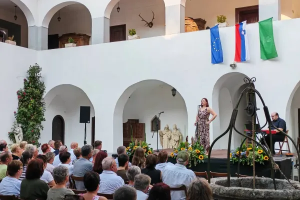 raka-praznuje-0616593307-2C81-457D-C7C4-A0BB442FA90E.webp