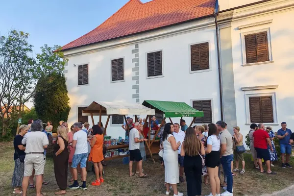 raka-praznuje-2157950075-DC76-9459-D340-19DA3C49F164.webp