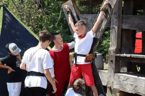 srednjeveski-dan-na-gradu-raka-087943A59E-000C-A4B2-3BD2-3F290ED5AB2D.webp