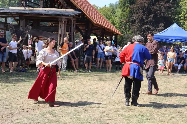 srednjeveski-dan-na-gradu-raka-0947BD6503-124A-A516-95A1-646F5DB4D8D6.webp