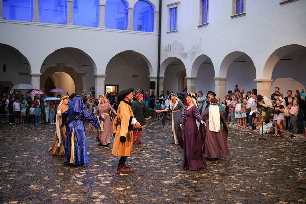 srednjeveski-dan-na-gradu-rajhenburg-12A2BD1F55-64C6-3CE1-4EB0-3CE4970CEABC.webp