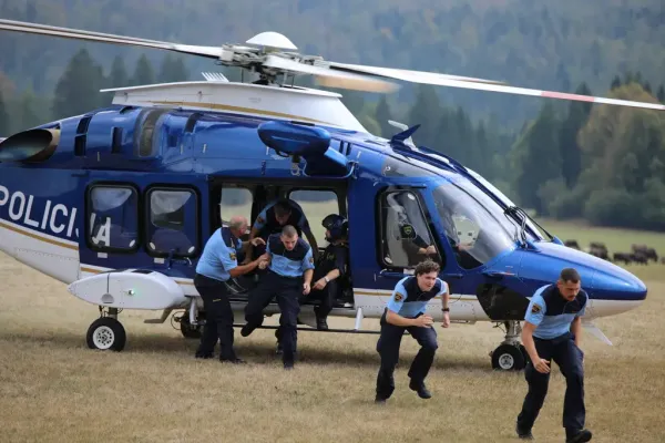policija-kamp-08EB8415F1-50BD-B87D-6424-CD5AF6151EA5.webp