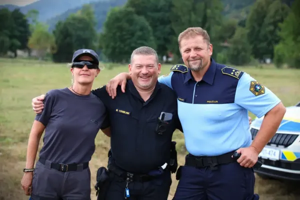 policija-kamp-091792A05F-4454-C3BC-A1C4-30BE6B82787A.webp