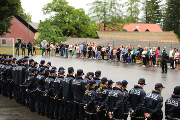 policija-kamp-13807C5B03-0265-8C1F-5389-17D8E7DC66F9.webp
