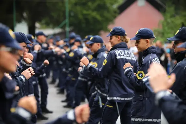 policija-kamp-146AAFD8AB-E575-804B-E299-8D182D39A1FE.webp