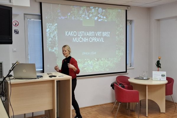 predavanje-vrt-knjiznica-sevnica-56BDFD626-2A85-3CA6-B08A-A65D490BA35A.jpg