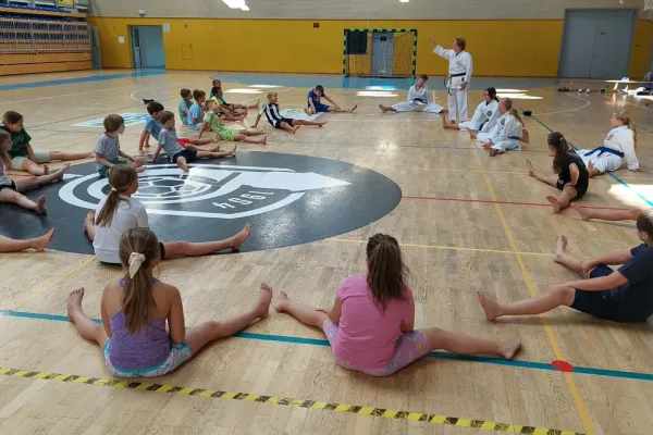 karate-solec-kamp-04309509F1-FDE5-23F3-A27A-B22FBE545570.webp