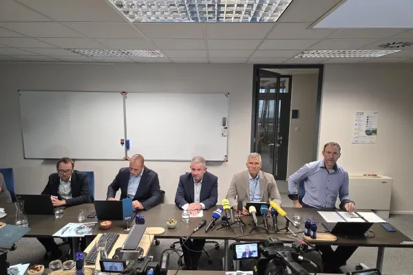 jek-2-konferenca100E356E-77EA-45A4-1EB5-A3FF5FDF3B9D.webp