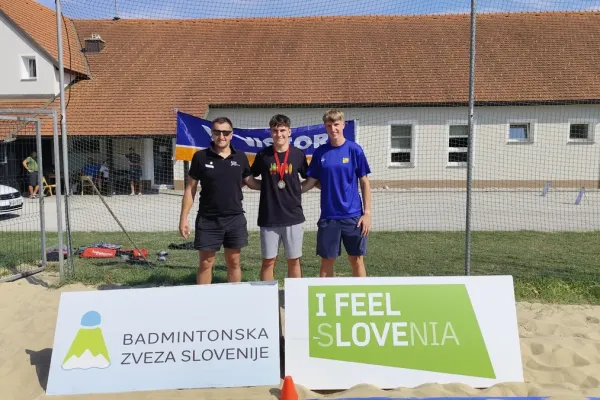 badminton-pisece-067B233FF8-630F-F2CE-74C6-197C7874C5D6.webp