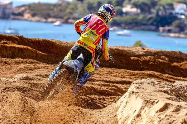 alex-novak-na-sardiniji-06403368F2-A353-0EA5-181A-CD8103FDF388.webp