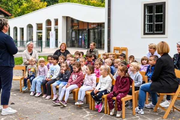 teden-mobilnosti-pravljice-02BFDF66EF-0413-9774-84B5-8302E8589895.webp