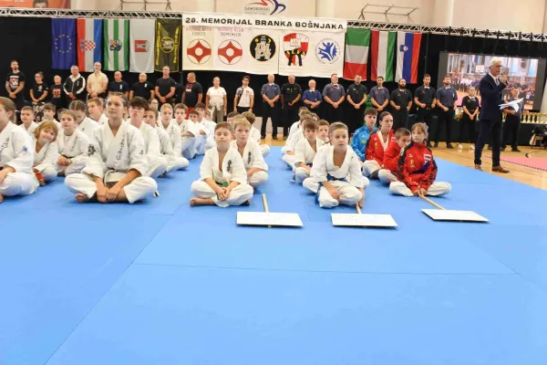karateisti-sevnica-v-samoboru-06CD243D00-3A7E-911D-096A-8B28863FD375.webp