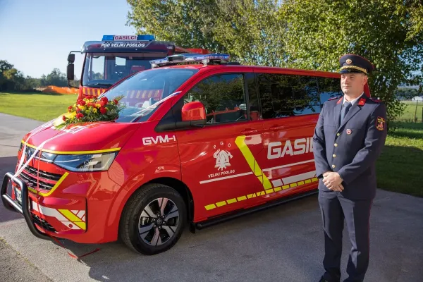 nov-gasilski-avto-veliki-podlog-1092F87E6D-A490-14D6-E144-F98BA680B19F.webp