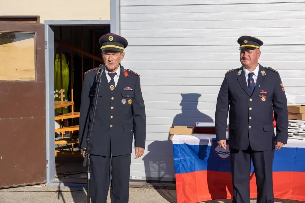 nov-gasilski-avto-veliki-podlog-23A4C6A2A3-D66A-1EB4-FA05-9AA616995B04.webp