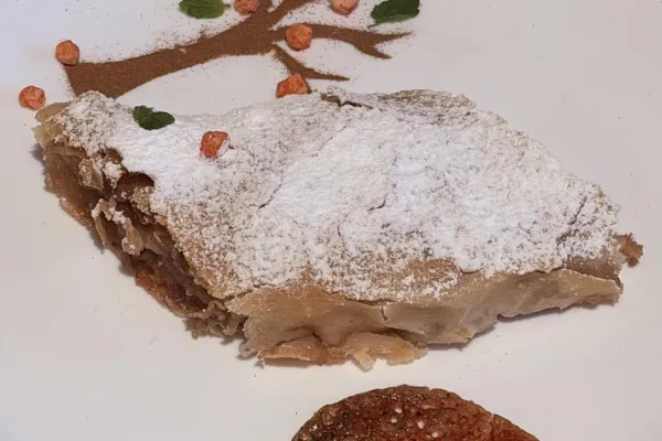 jabolcni-strudelj-podsreda-strudelj-kroznik-3671526DB-6171-6836-DFFF-C915434E2BA8.webp