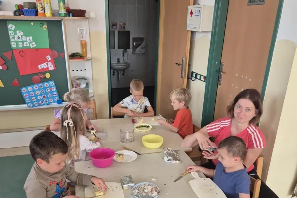 pisece-na-obisku-prijatelji-068A4EE885-B9B3-7ECB-505A-4A96497F2AF2.webp