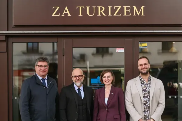 otrvoritev-fak-za-tur-16A4CBFEEC-5534-2DF7-52B8-F82BB1EEF0FB.webp