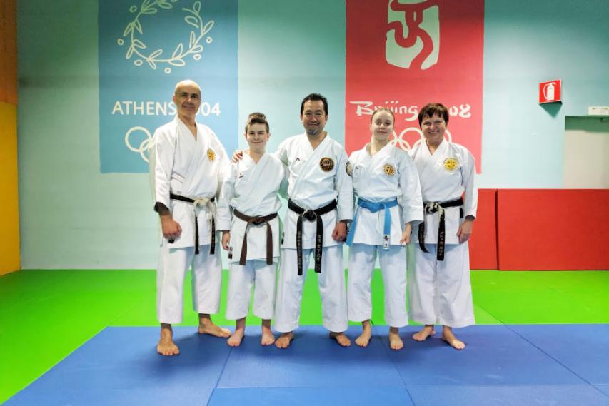 Brežiški karateisti na predbožičnem seminarju 