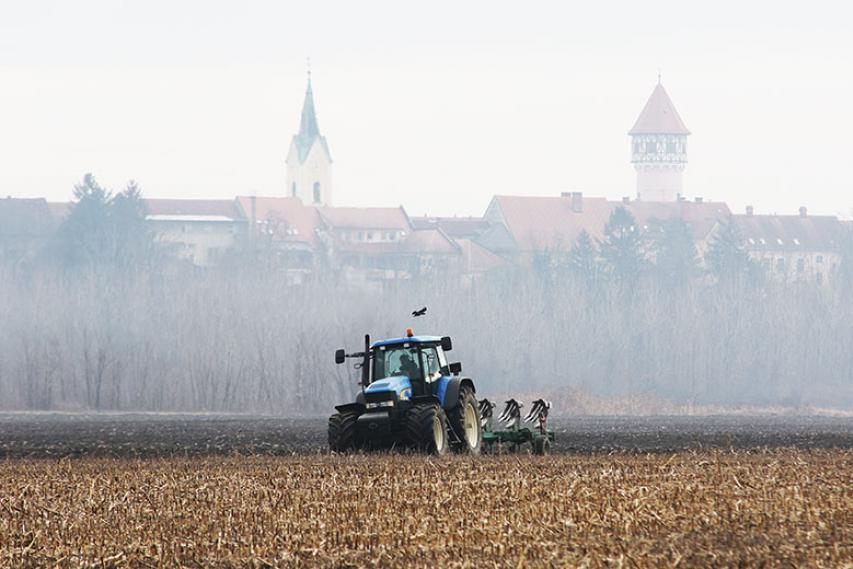 Kje v Sloveniji imajo največ traktorjev?