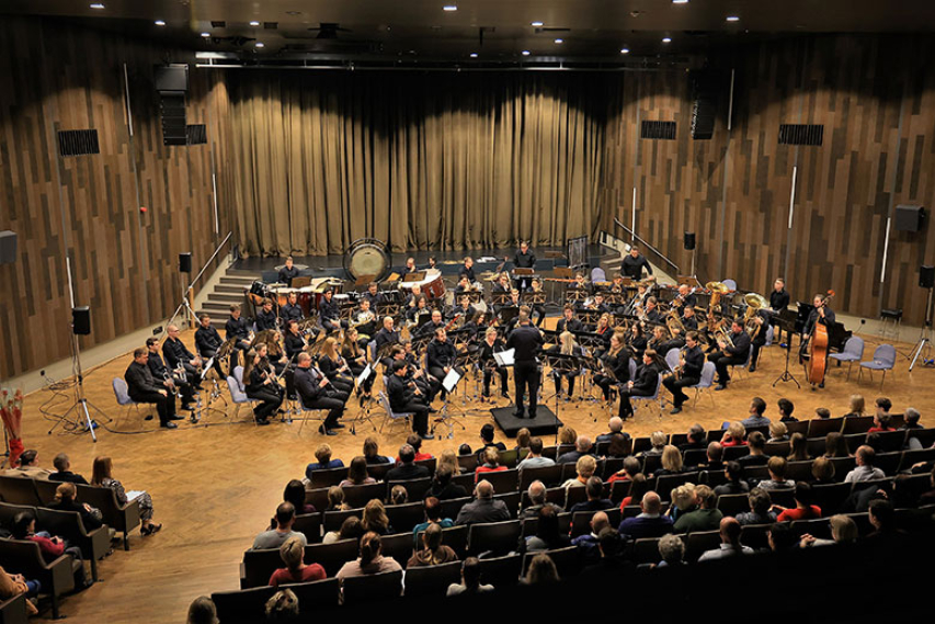 Člani Pihalnega orkestra Krško v veliki dvorani znova po 1036 dneh
