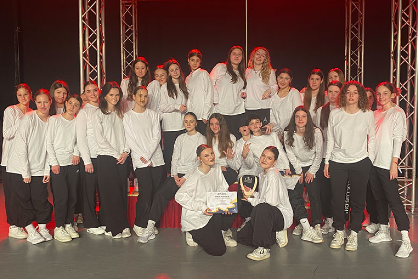 V Sevnici je nastopilo več kot 450 plesalcev iz vse Slovenije